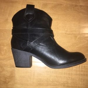 Unleashed by Rocket Dog Women’s Western Ankle Boot